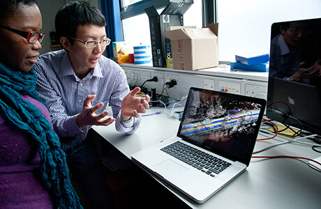 An engineering science student is talking with a teacher from University of Oxford.