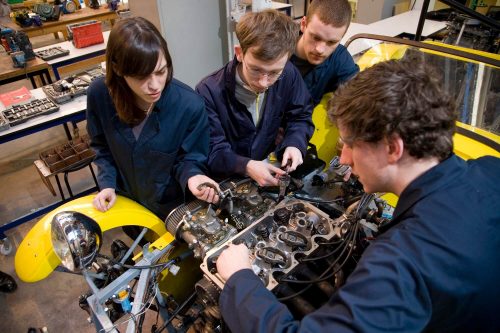 A group of Mechanical Engineering, in University of Edinburgh, are studying by using a machine.