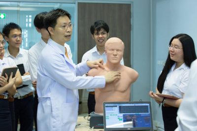 A group of teahers and students from Princess Chulabhorn College of Medical Science (PCCMS-UCL), are talking about human body with showing a human-body statue.